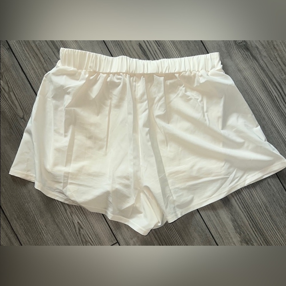ALO Yoga Cream Athletic Shorts Simple Design - Picture 2 of 4